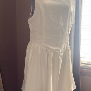 Elegant White Sleeveless Dress
